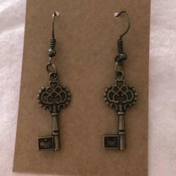 Key 🔑 earrings - Picture 1 of 1